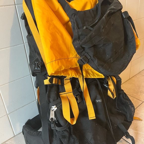 The North Face Spectrum internal frame hiking backpack - Picture 7 of 7
